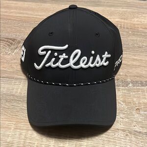 NWT Titleist Tour Breezer Rope Hat Black
